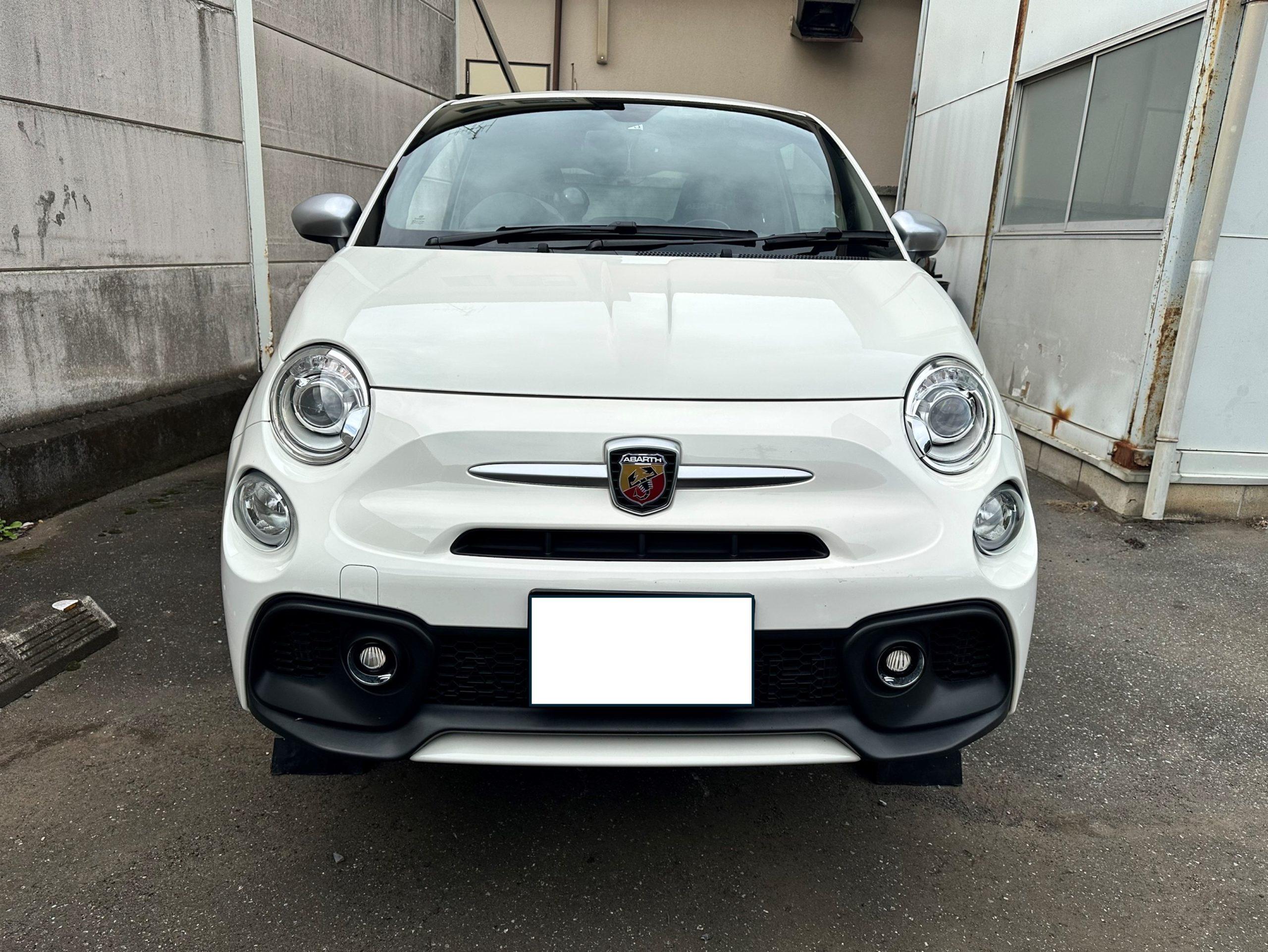 フィアットアバルト５９５の正面画像