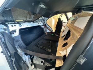 レクサスガラスフィルム施工中の画像