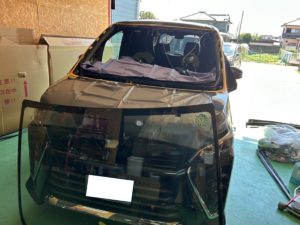 ガラスを外したヴォクシーの画像