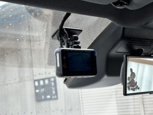 付替え後のドラレコのフロントカメラ