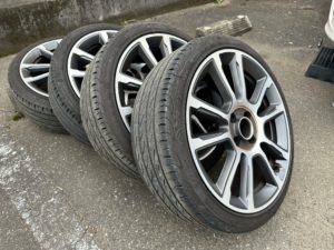 フィアットアバルト５９５から外したタイヤの画像